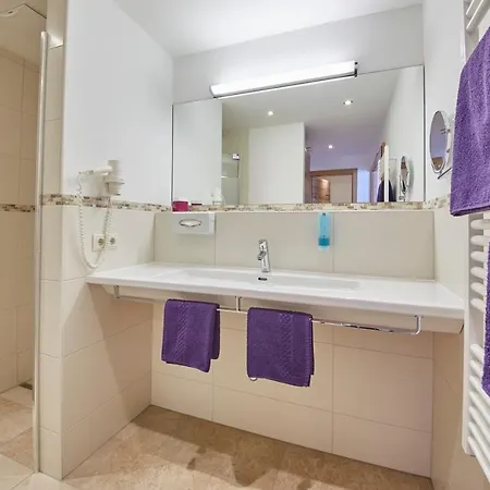 Otel Johanneshof - Dein Mountain Wohlfuehlhotel Saalbach-Hinterglemm