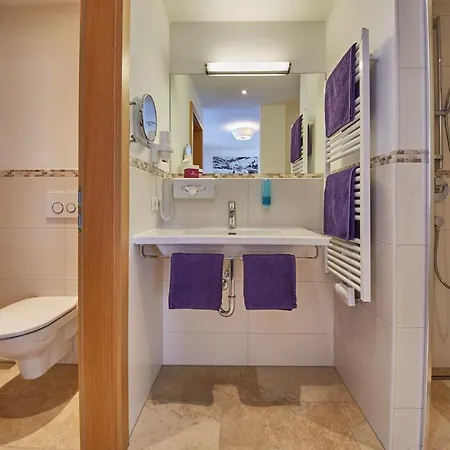 Otel Johanneshof - Dein Mountain Wohlfuehlhotel Saalbach-Hinterglemm