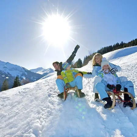 Otel Johanneshof - Dein Mountain Wohlfuehlhotel Saalbach-Hinterglemm